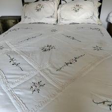 Queen/Full bedding set