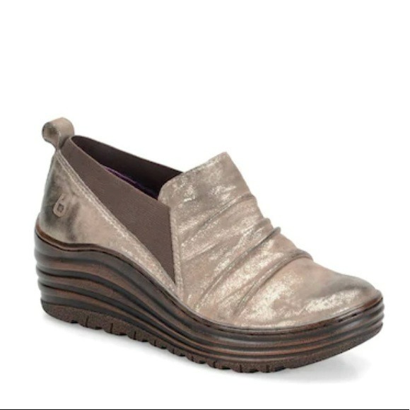Bionica wedge shoes gold metallic shimmer size 7