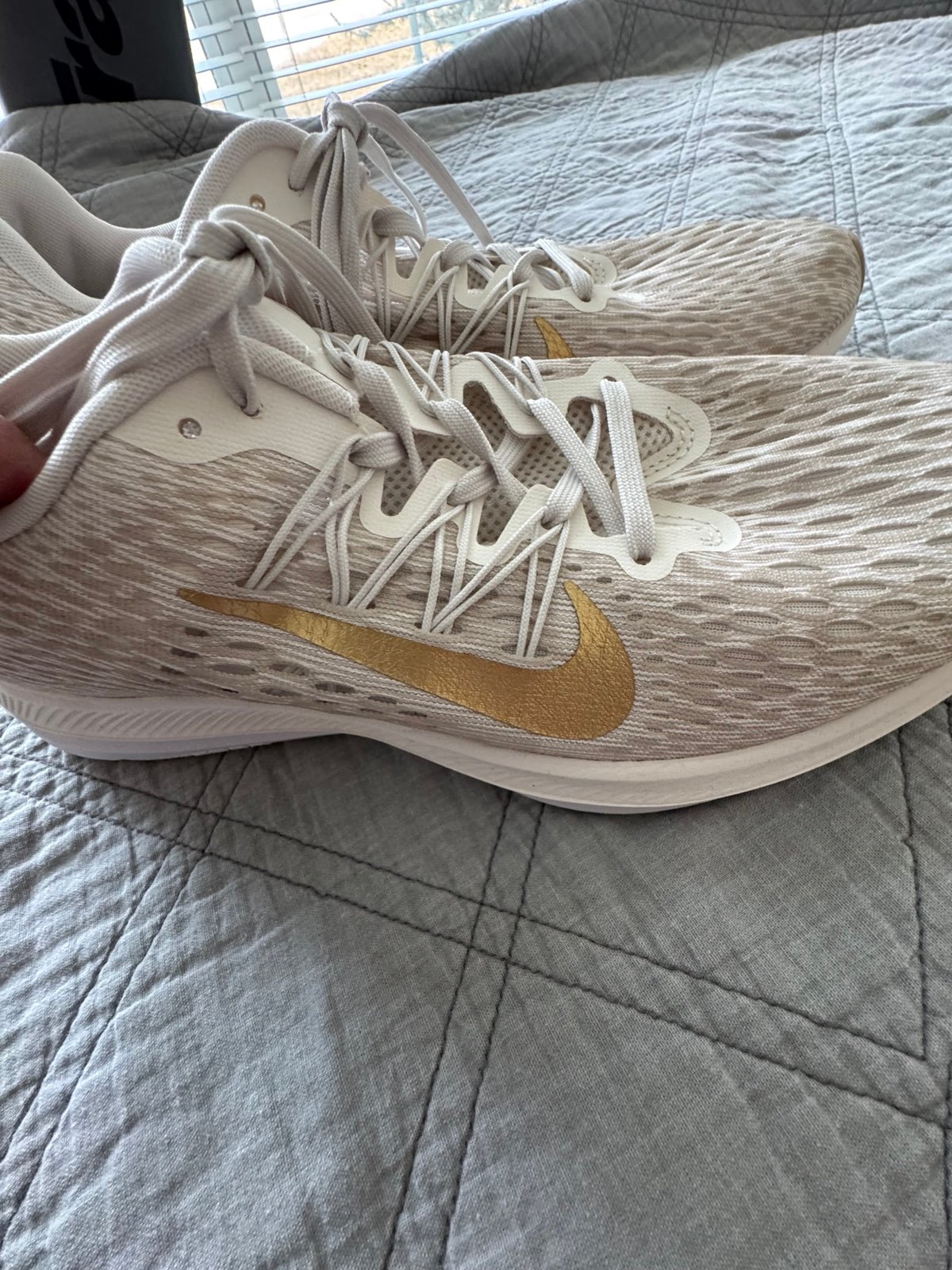 Nike Ladies Gold Winflo 5 Running Shoes-size 10