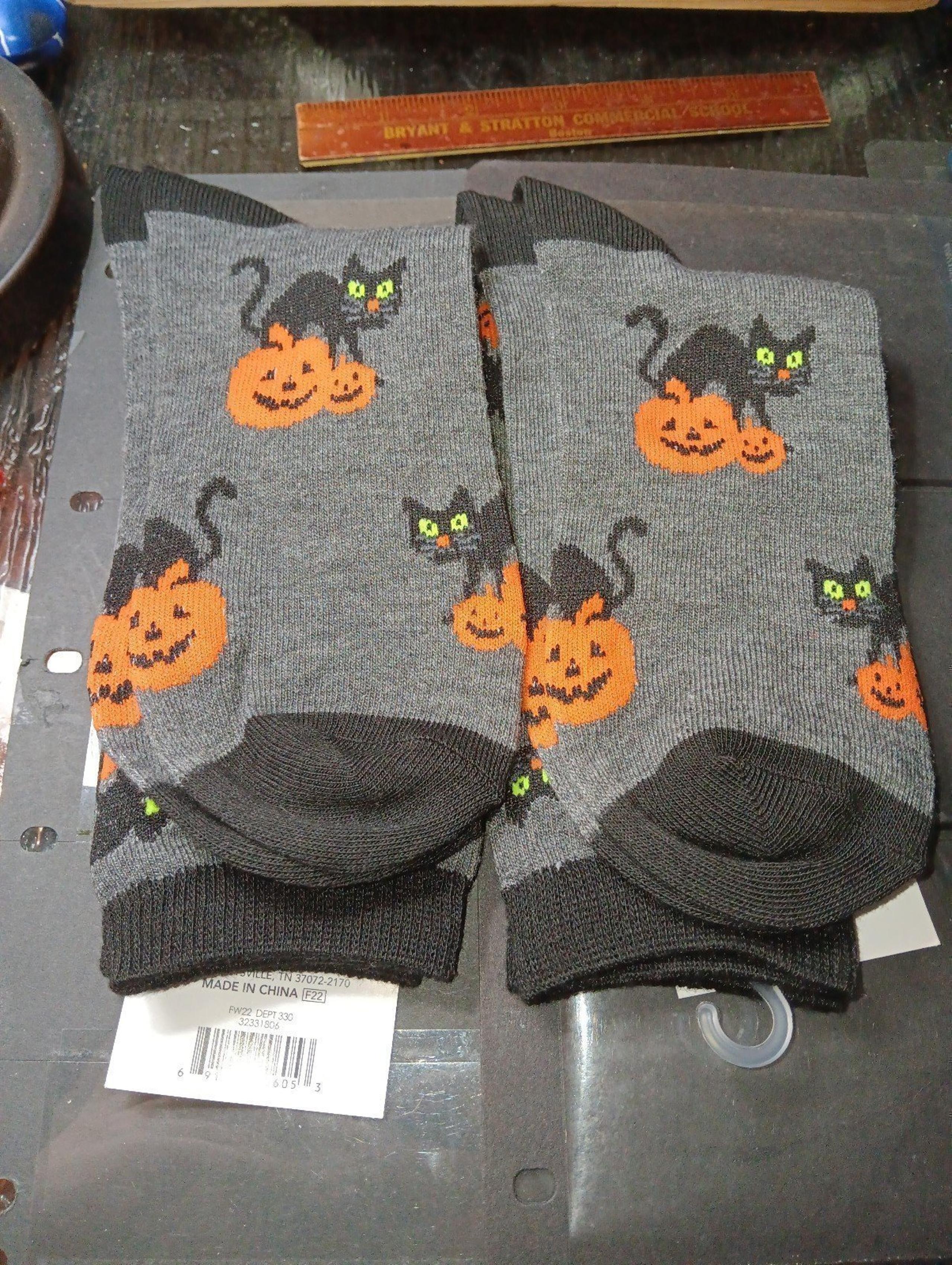 NWT Halloween Crew Socks Ladies Shoe Size (4-10) Sock Size (9-11) Set of 1 Pair