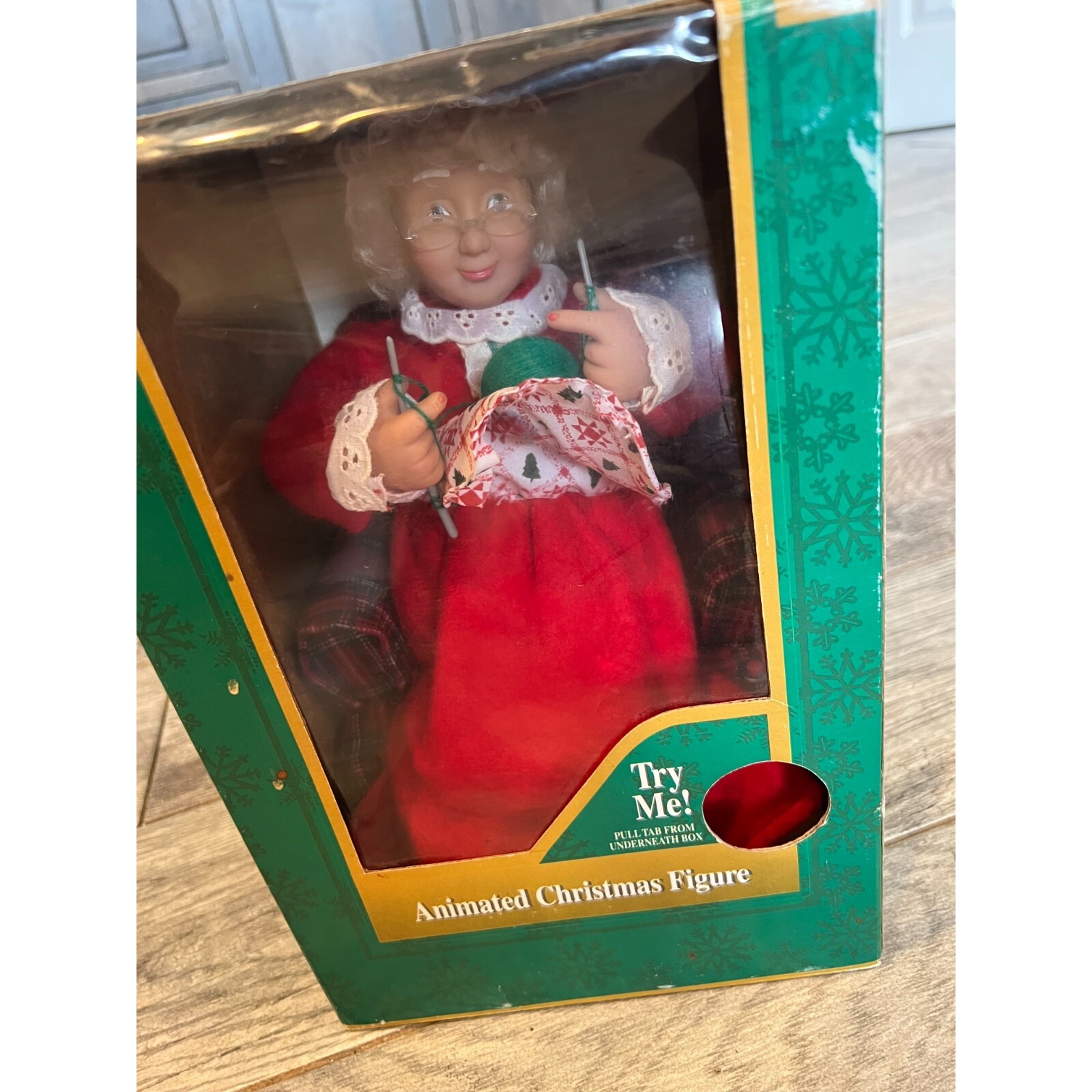 Gemmy Animated Knitting Mrs. Claus in ArmChair Christmas 1995 NeW Video Vintage