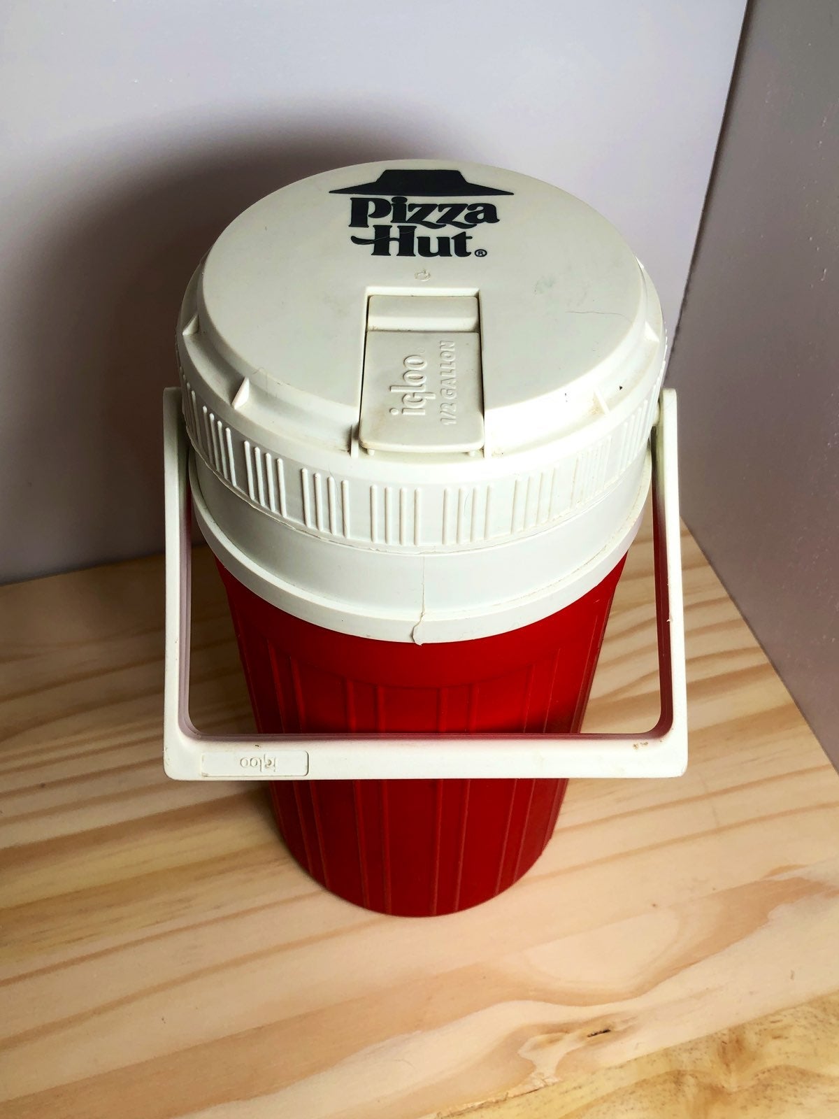 Igloo Pizza Hut Half-Gallon Water jug