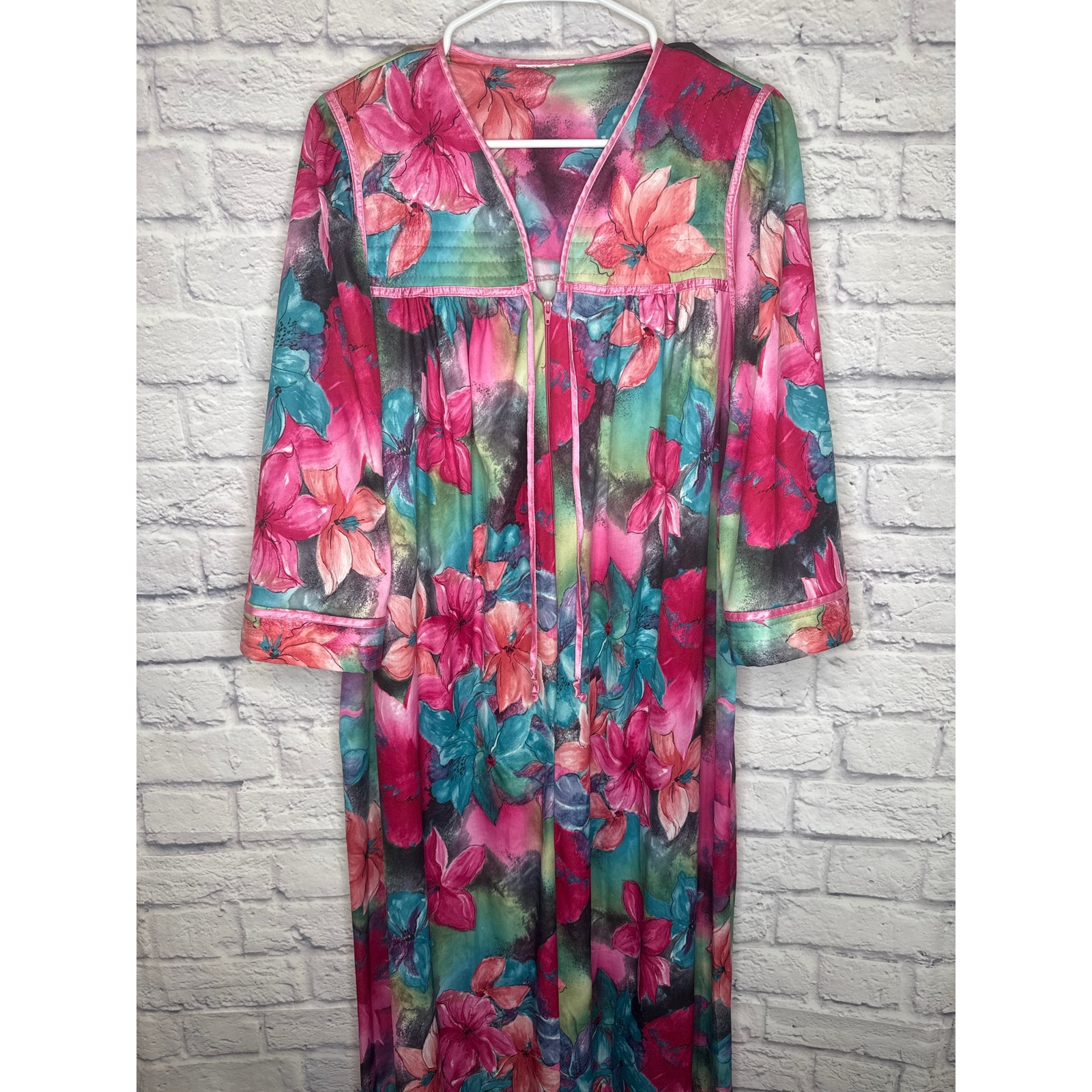 Vintage Colorful Floral Half Zip, Long Sleeved Housecoat/Robe - fits Med-Large