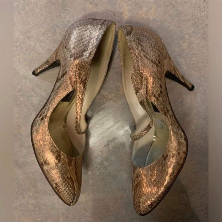 STUART WEITZMAN GOLD METALLIC HIGH HEEL SHOES