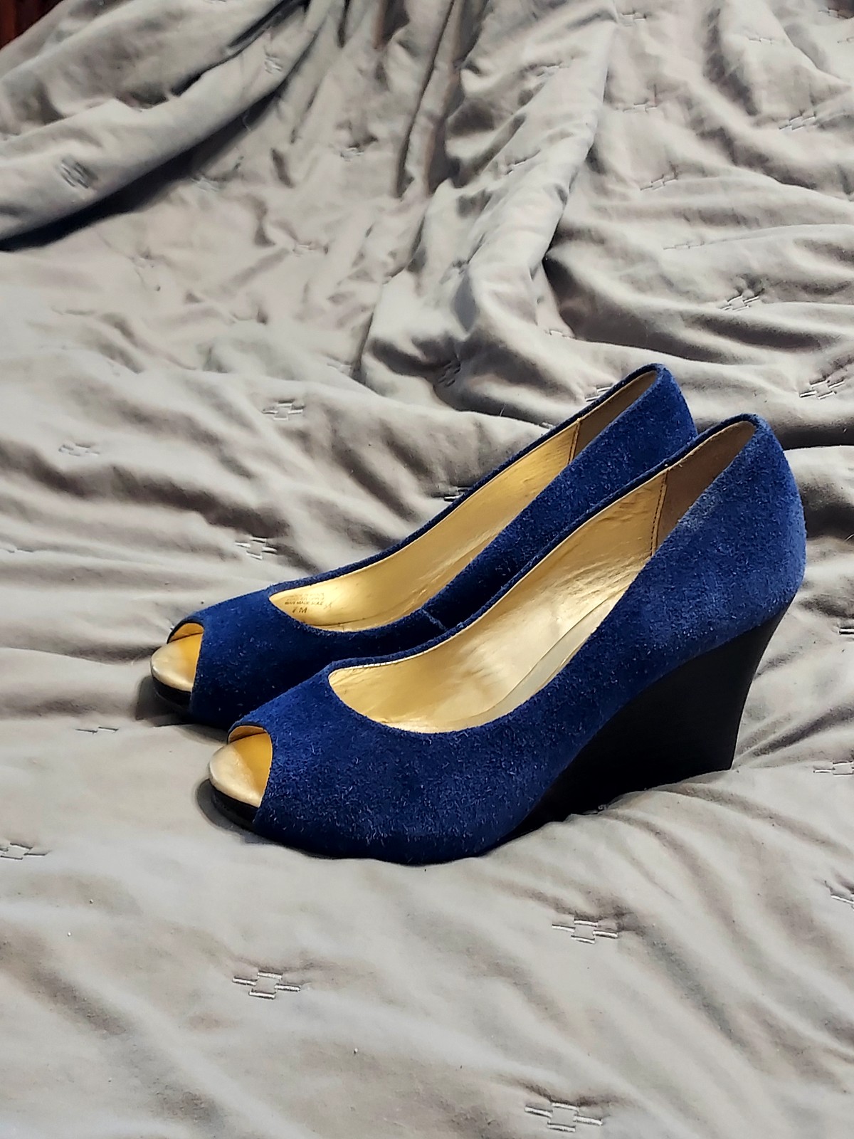 Lilly Pulitzer Resort Chic Wedge Bomber Blue Suede 7 Open Toe Wood Wedge EUC