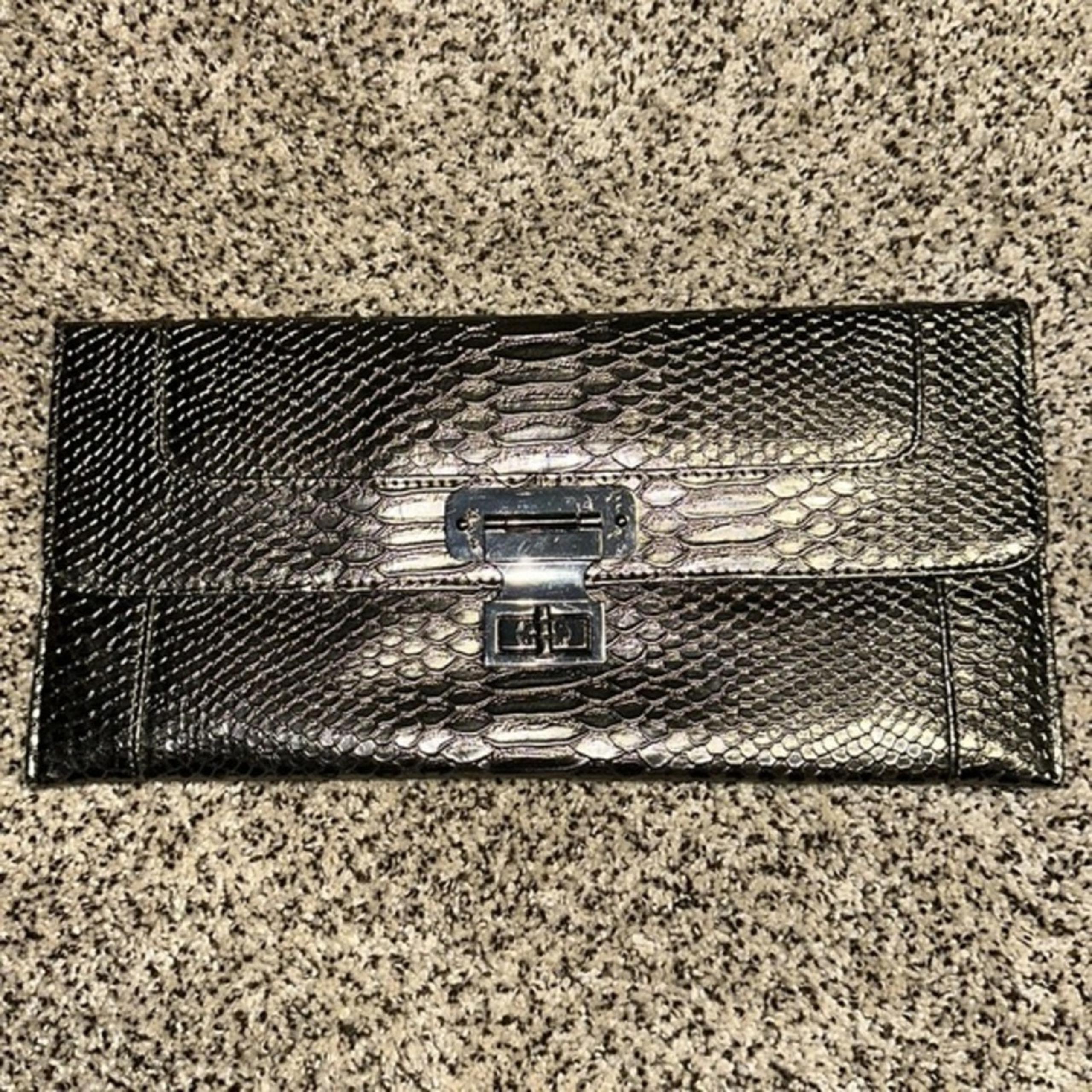 Gorgeous Silver Metallic MMS Design Snakeskin Clutch
