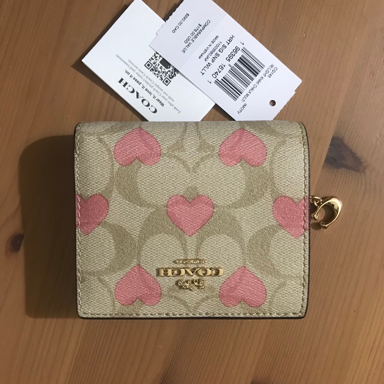 Coach Snap Wallet In Signature Canvas With Heart Print