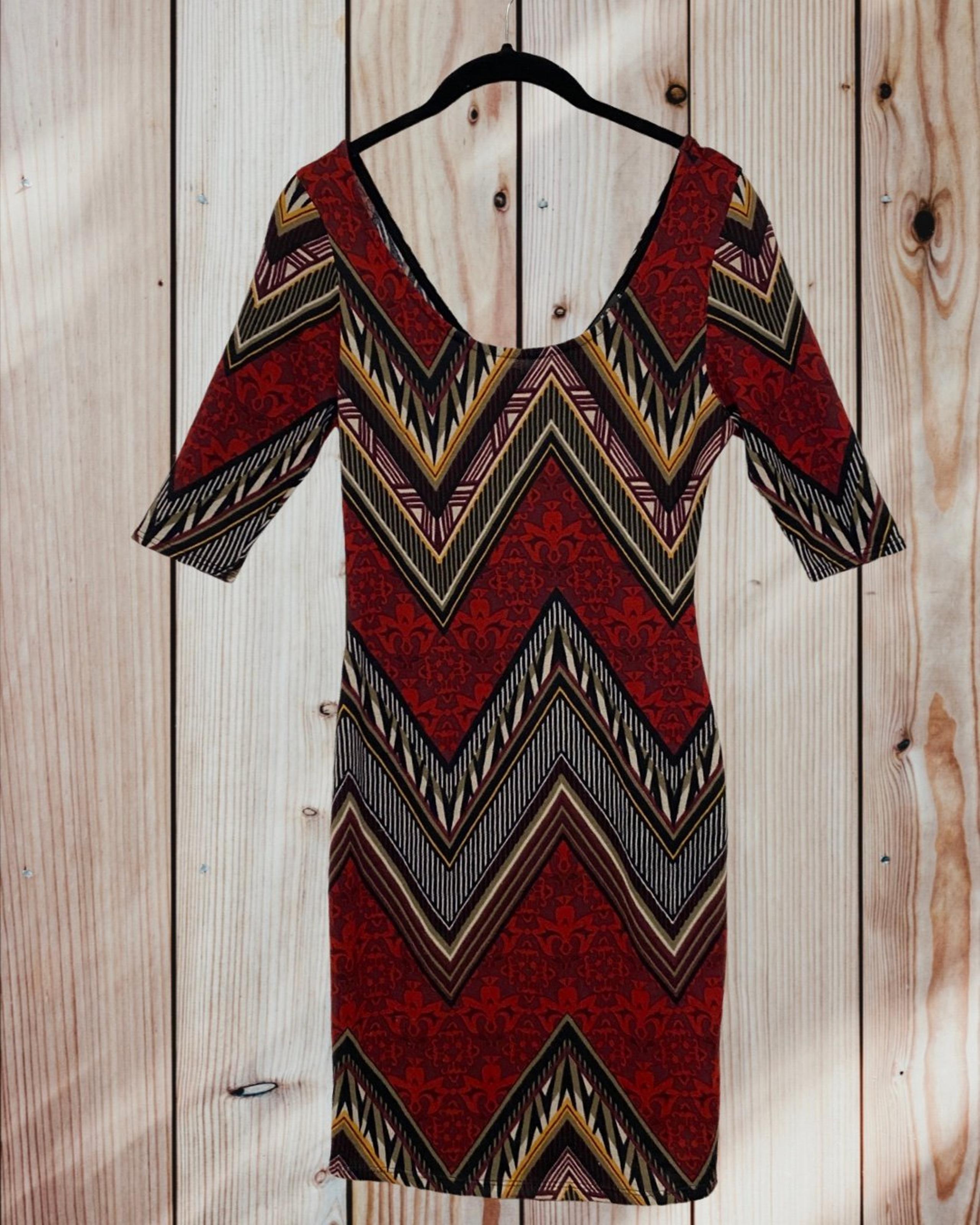 Women’s Red Aztec Designed Papaya Dress Size Medium