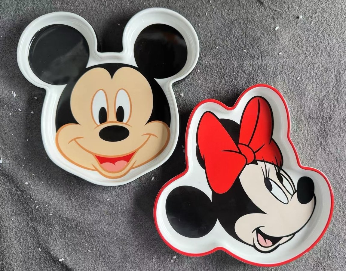 Mickey & Minnie shape plates