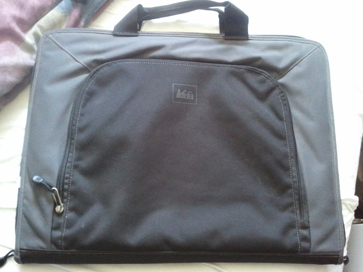 Arei Messenger / Laptop Bag Like New Model # 795063