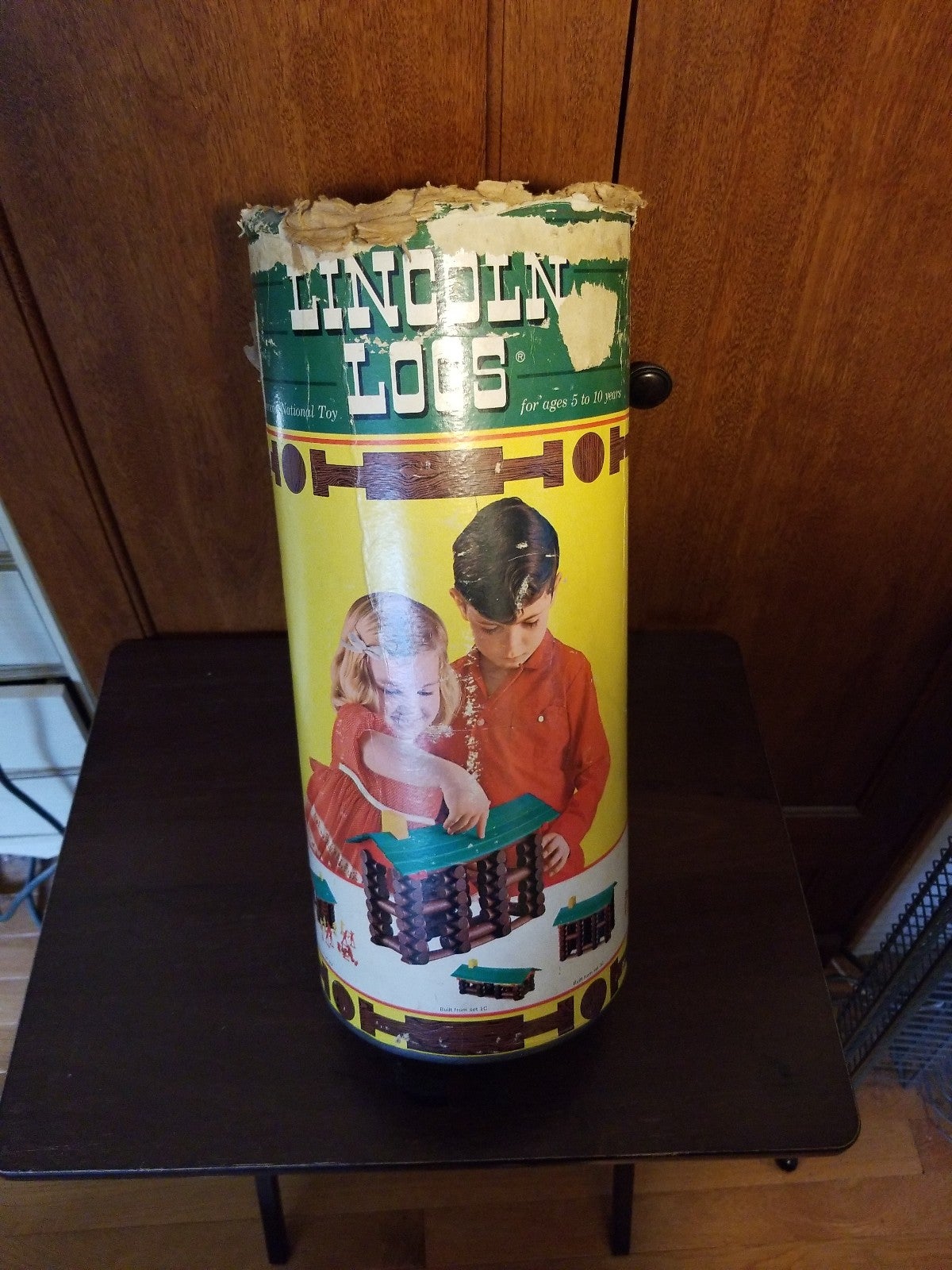 Large Lot Of 334 Lincoln Logs