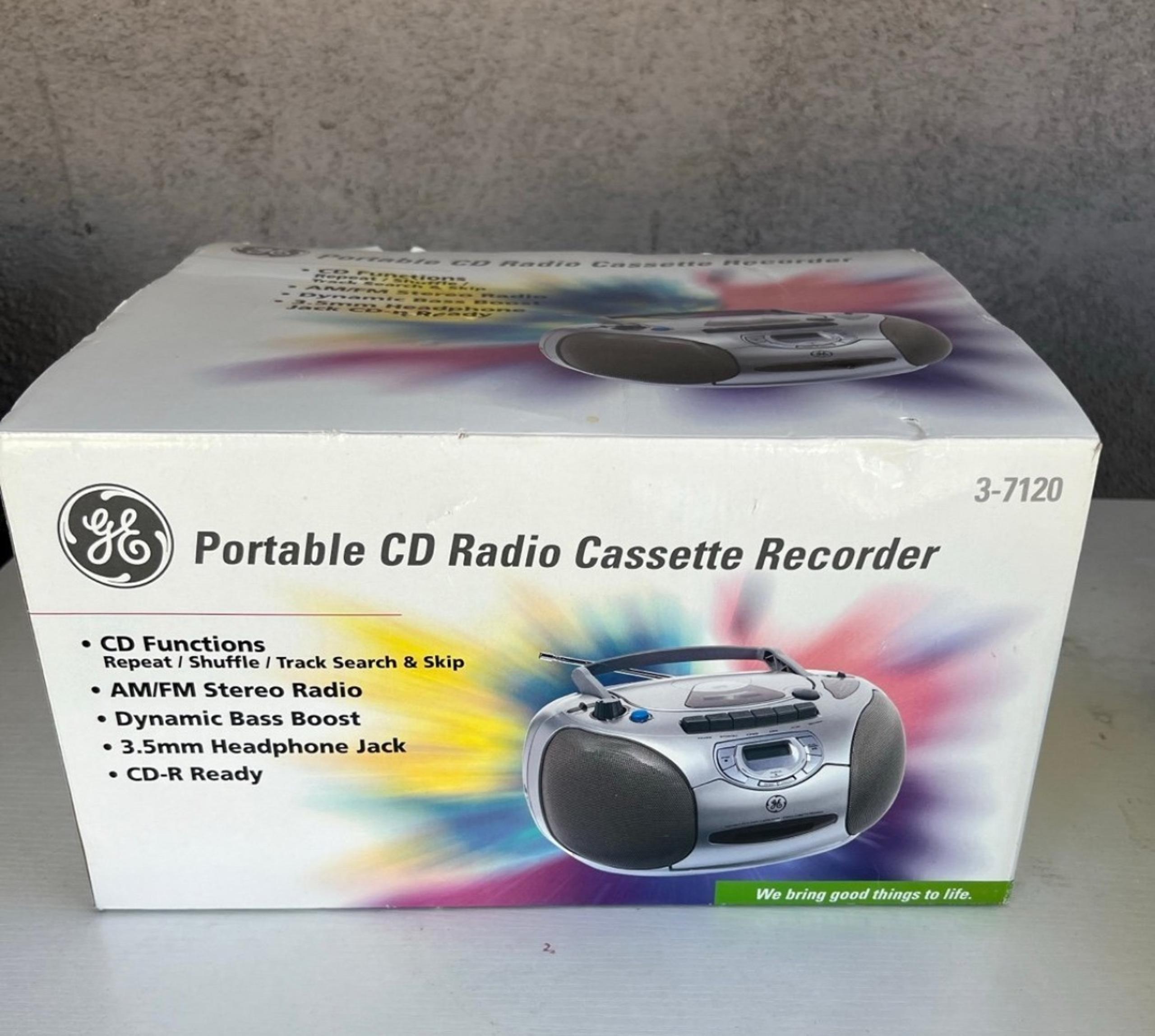 General Electric Portable CD AM/FM Radio Cassette Recorder 3-7120 Boombox NEW - GE
