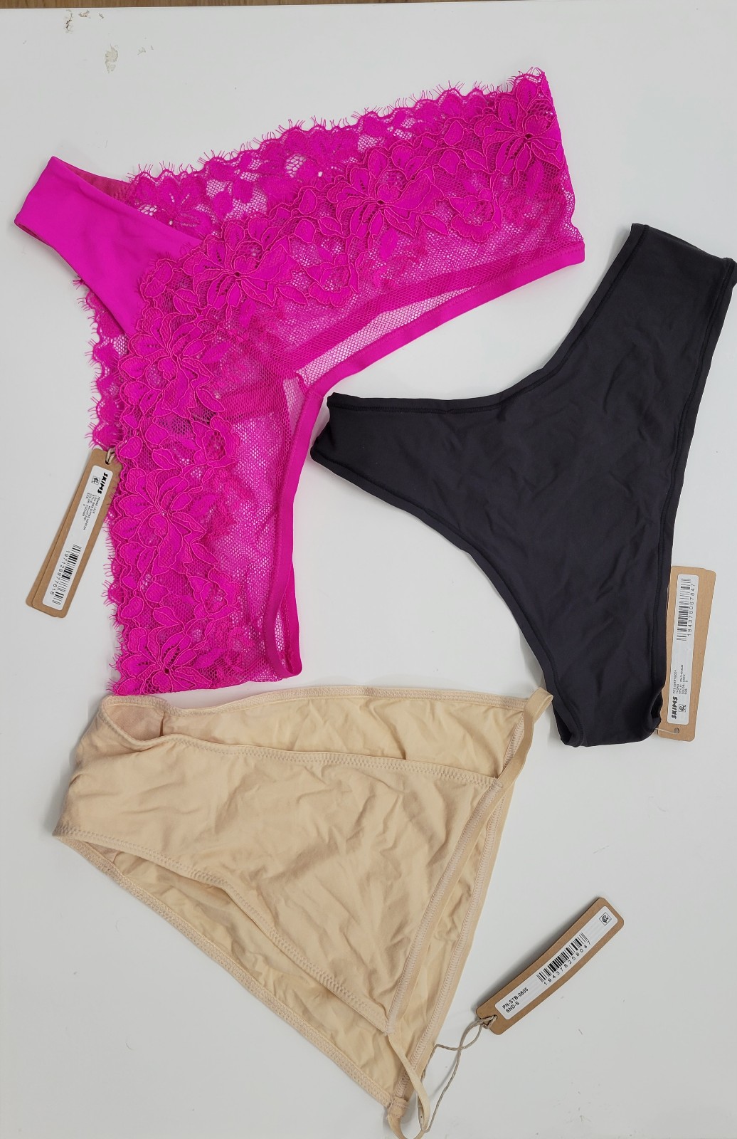 (SKIMS)3 panties for 32 new with tag, Size:S SKIMS-Style