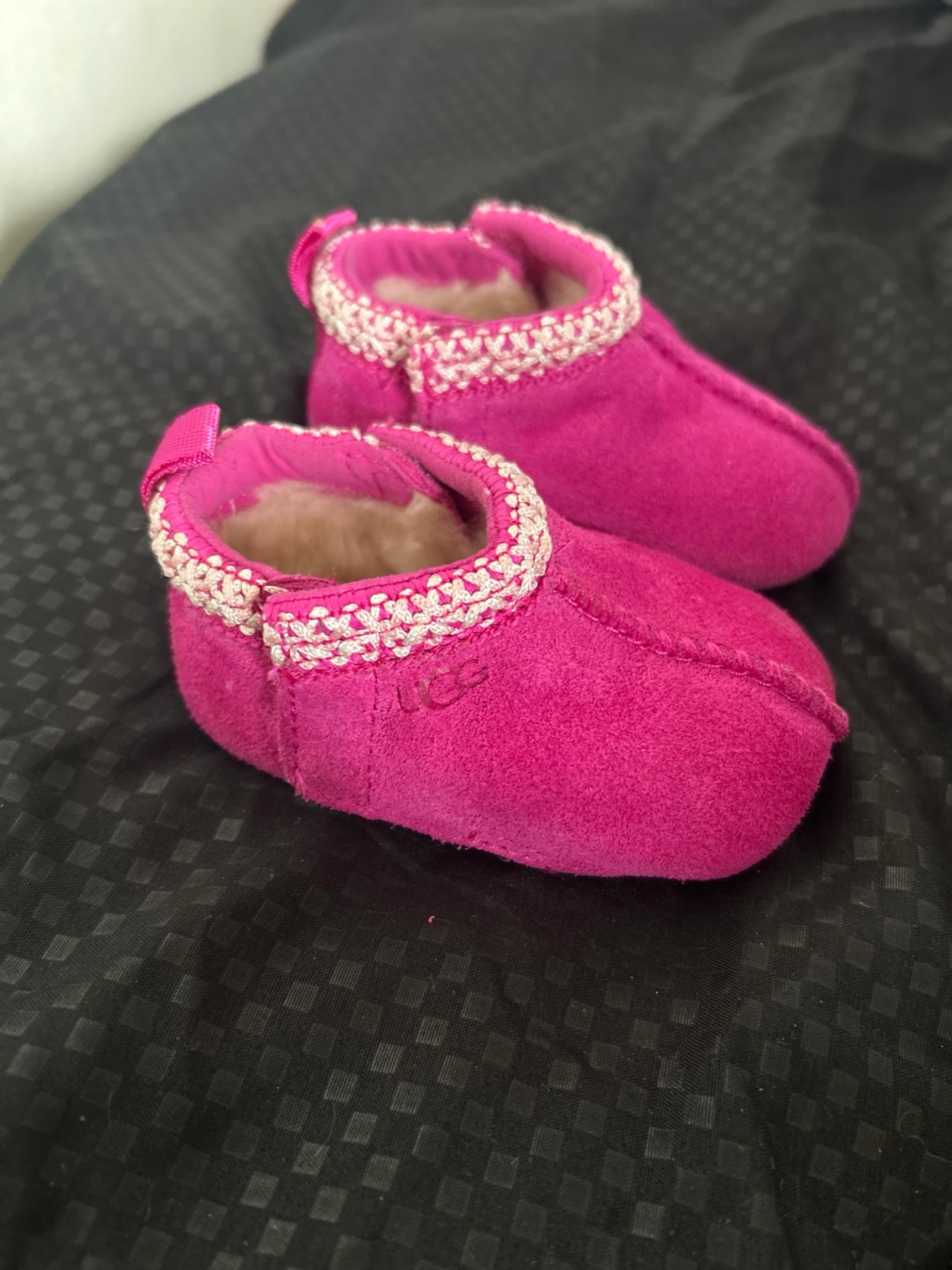 Hot Pink Baby UGG-Style Booties – Size Size 0-1 | Glitter Trim