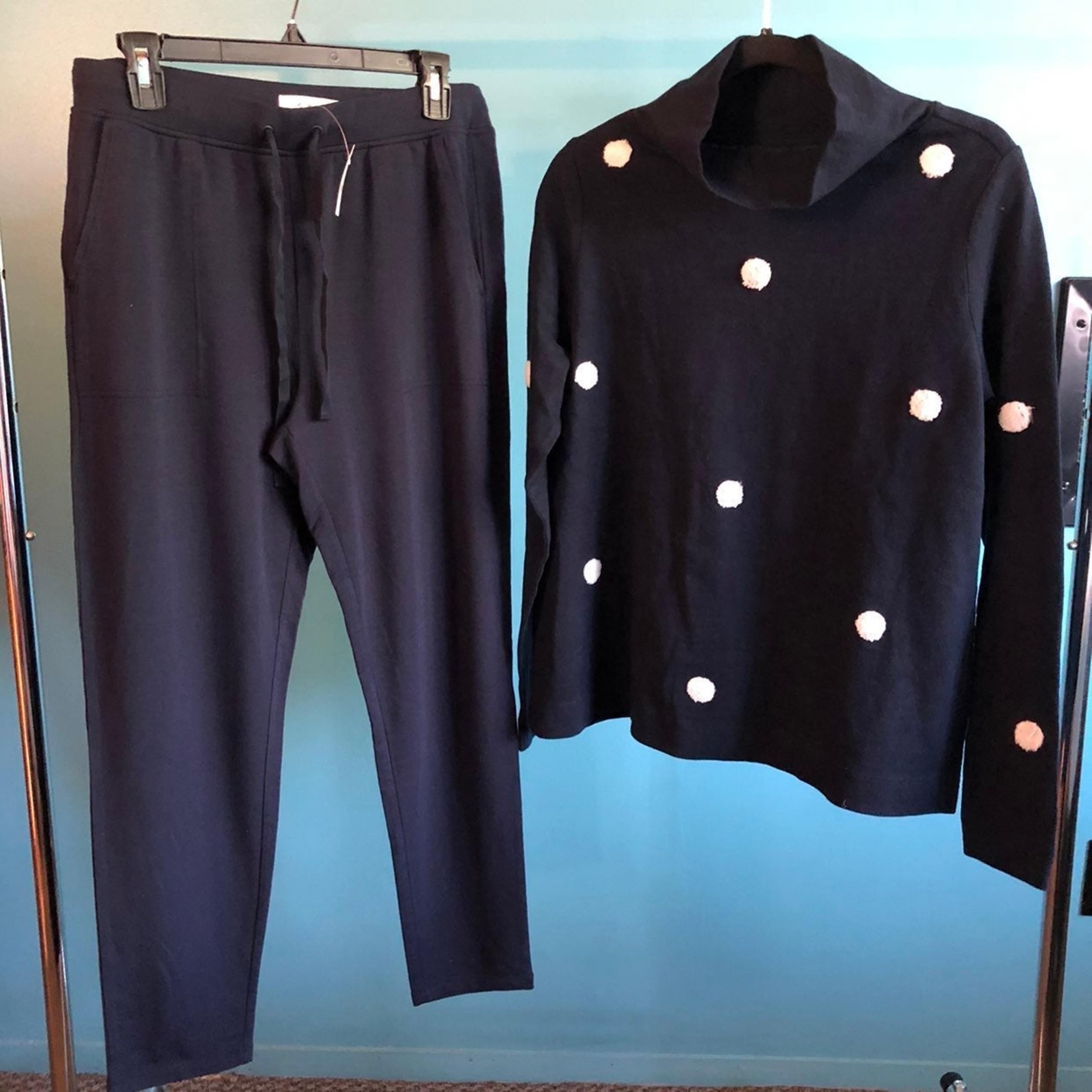 Size M Lou & Grey Polka Dot Pullover