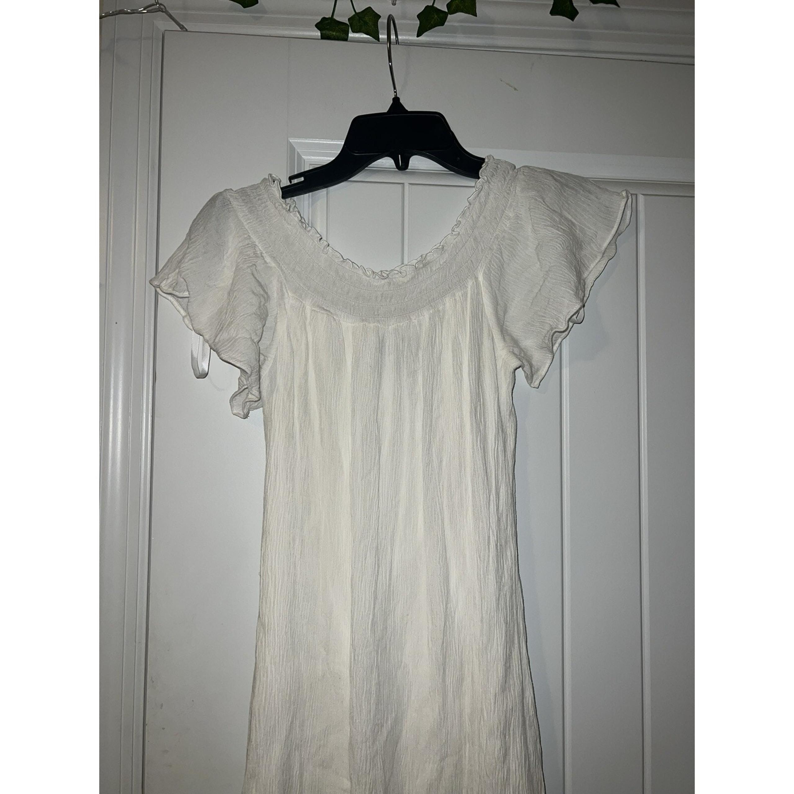 A.Byer womens white short sleeved dress cinched top womens size MEDIUM
