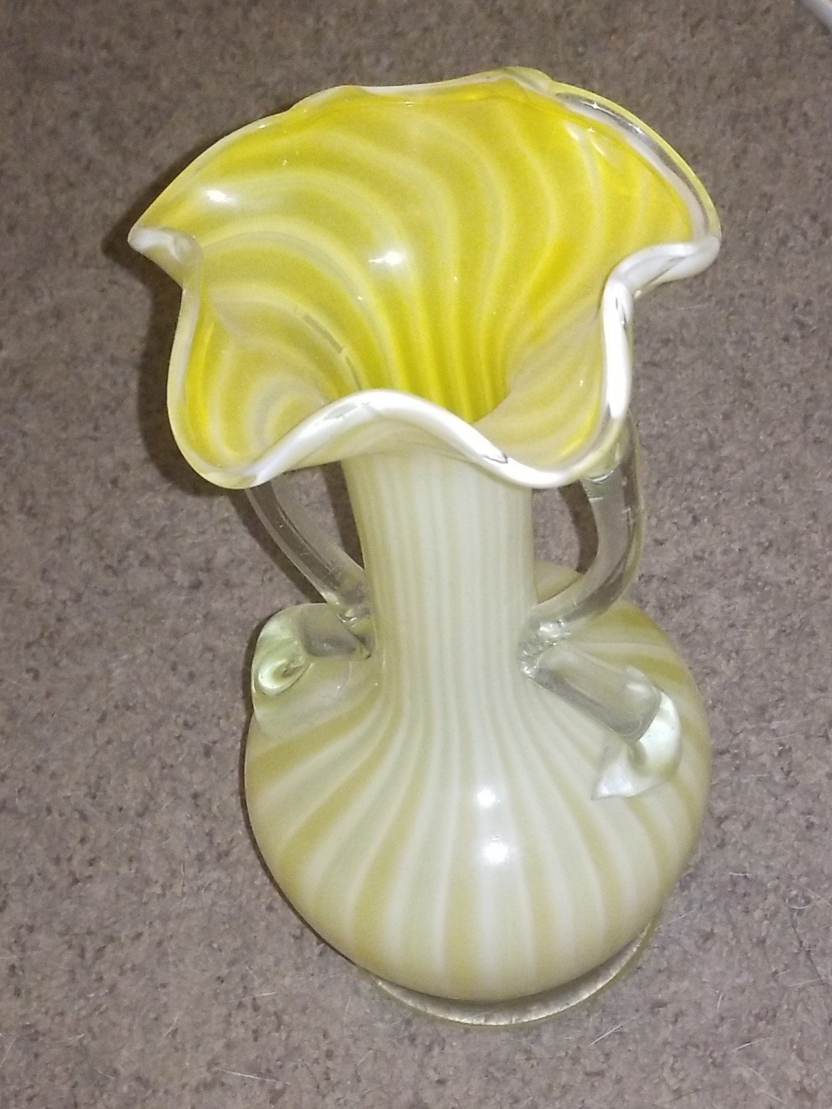 Morano yellow swirl handle vase 9
