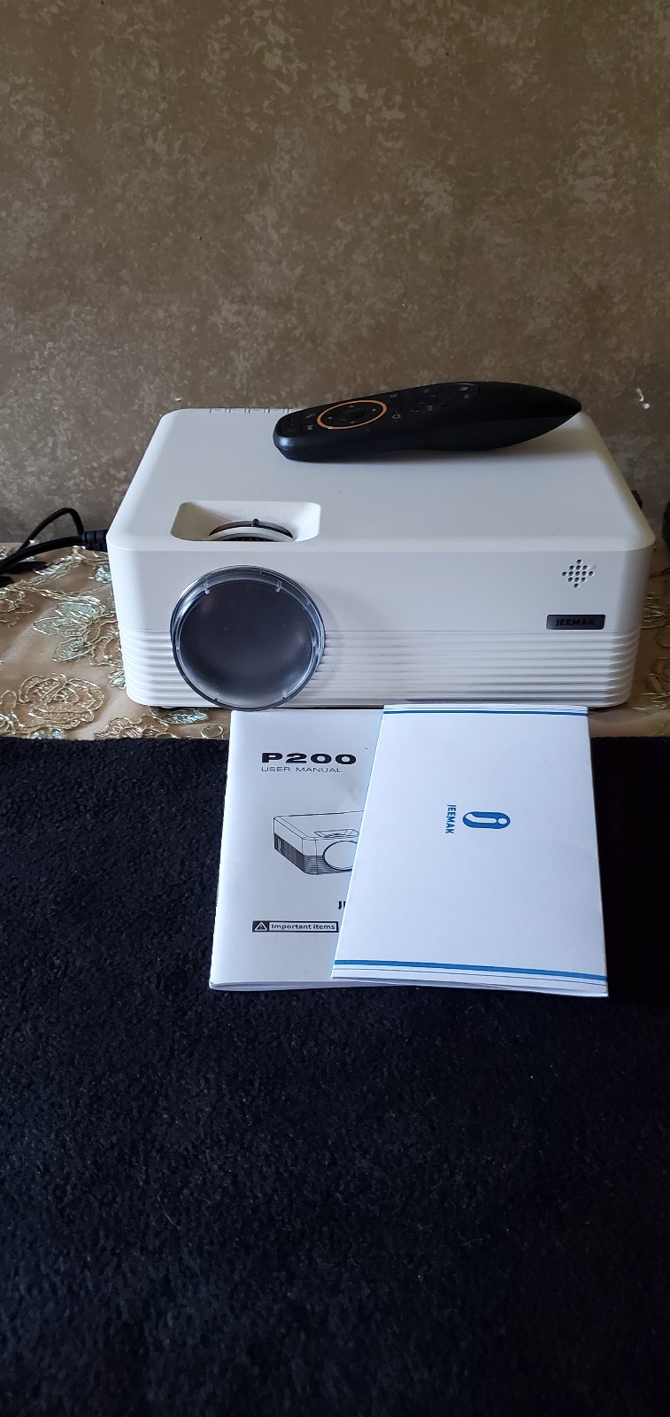 Jeemak Smart Projector and Screen