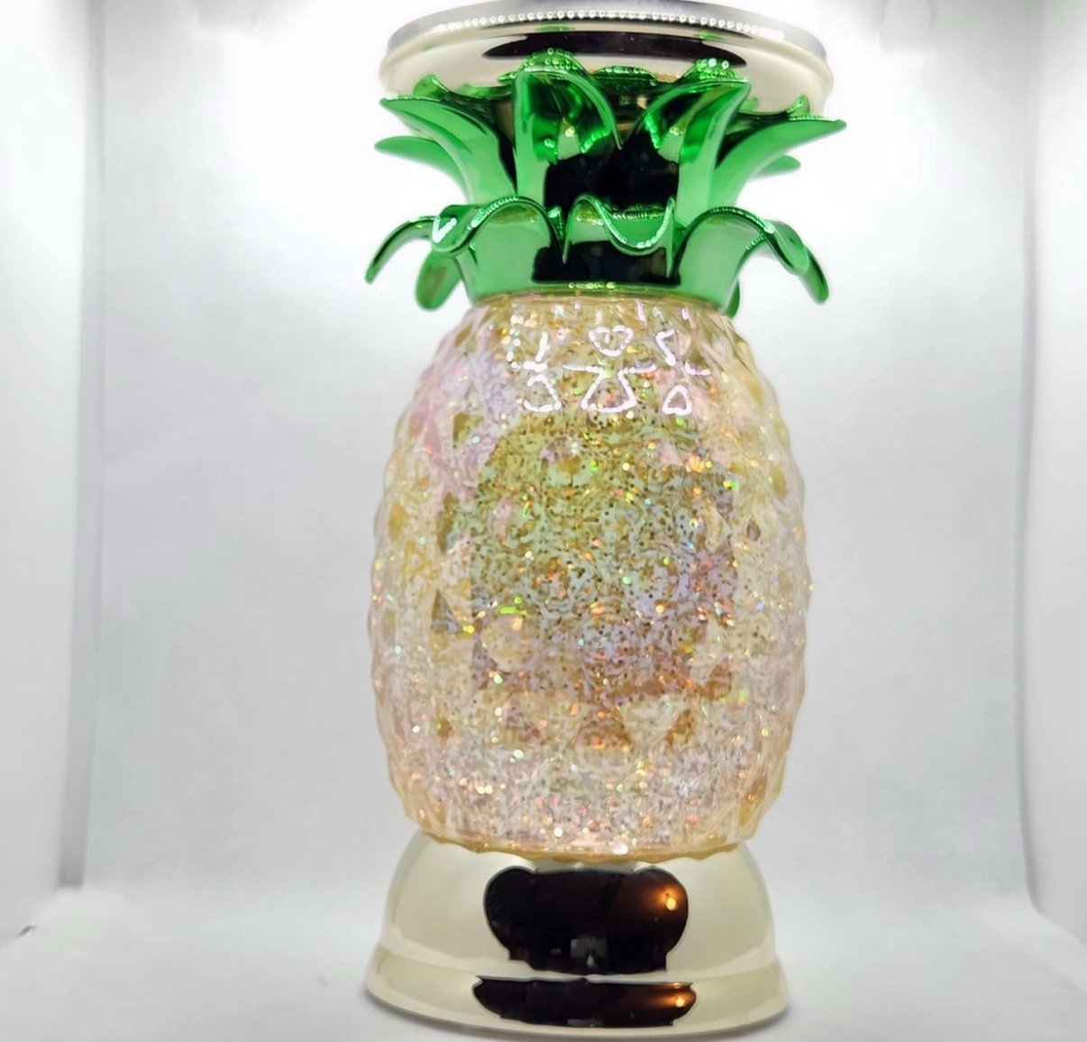 [Bath & Body Works] NWT PINEAPPLE GLITTER WATER-GLOBE LIGHT UP CANDLE HOLDER