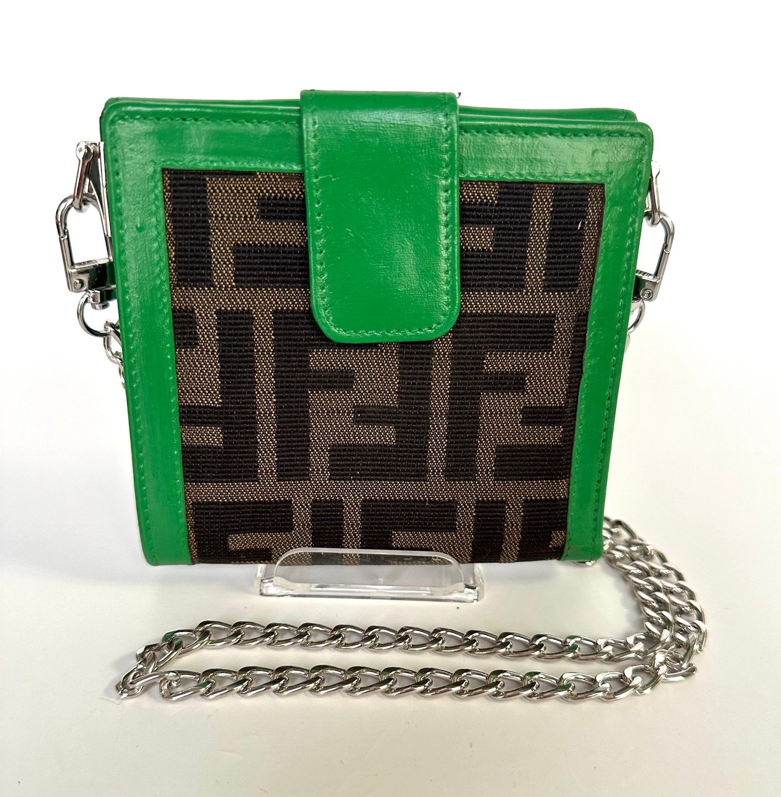 FENDI FF Green Logo Monogram Trim Bifold Wallet on Chain