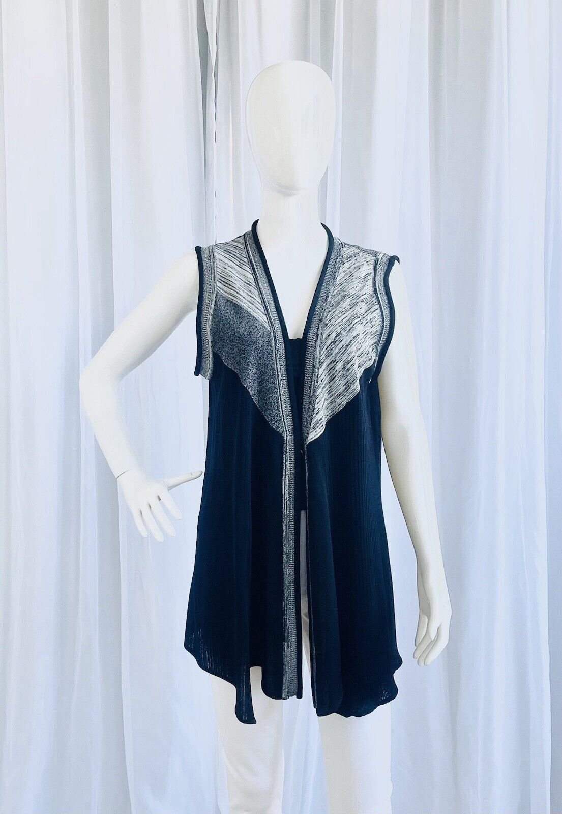 Exclusivley Misook Long Cardigan Duster Sleeveless Size Large Black and Gray