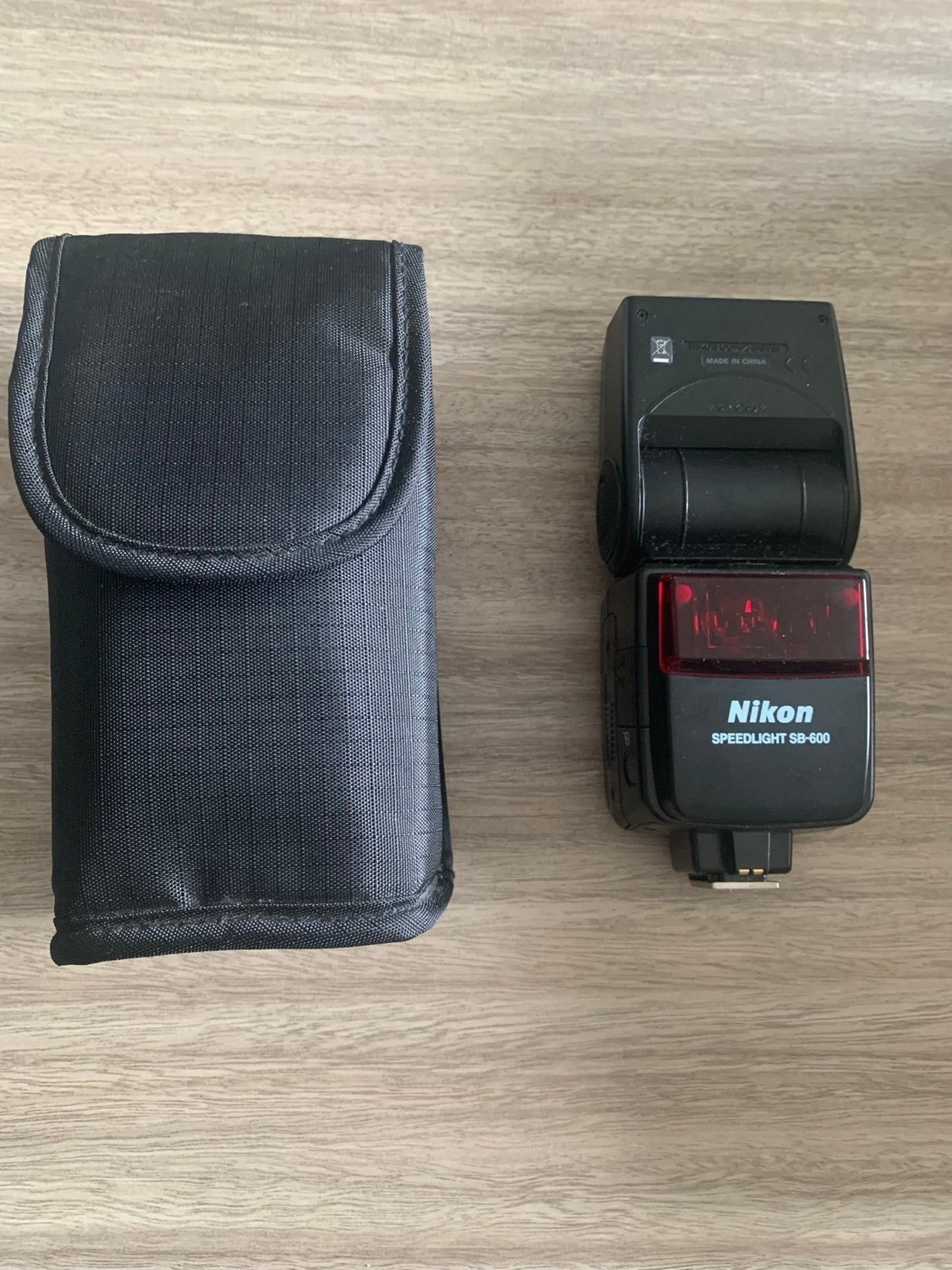NWOT Nikon Speedlight SB-600 I D-TTL Flash F100 F5 D750 D750 D850 ASIS W/ Case