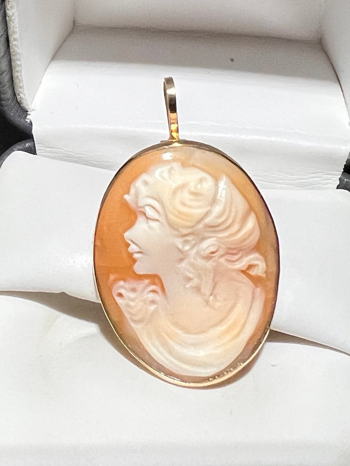 BEAUTIFUL VINTAGE PURE 14K GOLD CAMEO PENDANT