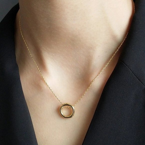 NEW Vintage Gold Circle Pendant Chain Necklace
