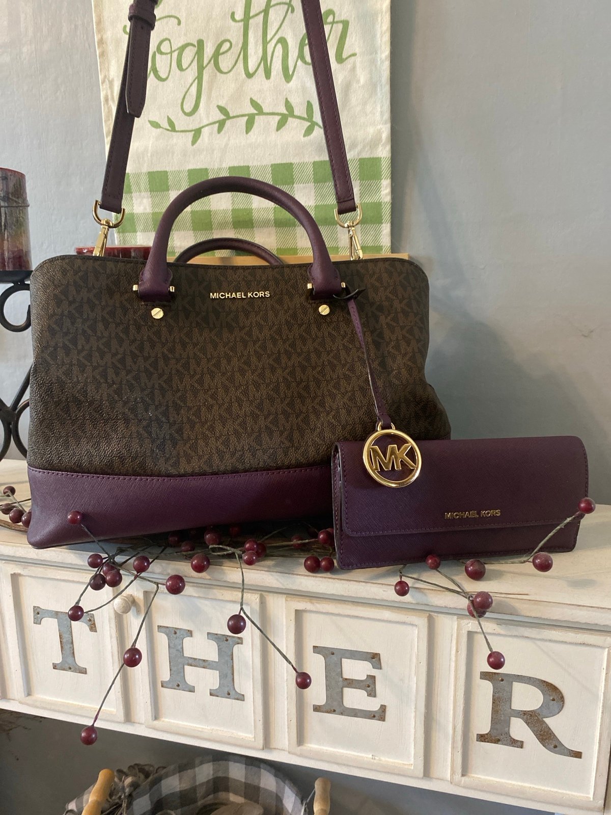 Michael Kors purse with matching wallet in very good condition