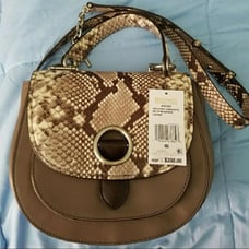 MICHAEL KORS ISADORE MESSENGER BAG.