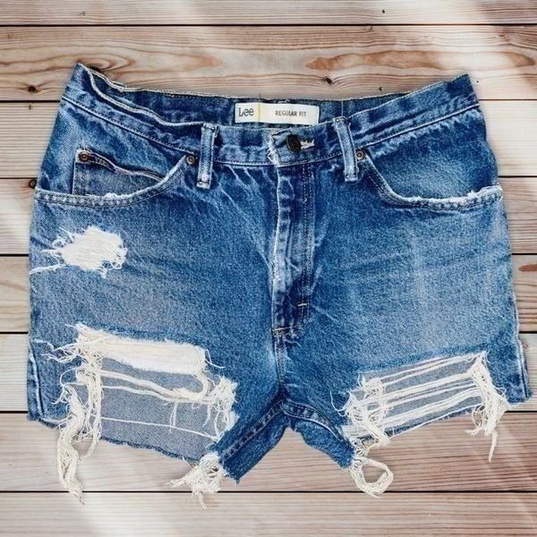 Q1 lee distressed jean shorts cutoffs womens 6 8 wallet imprint soft