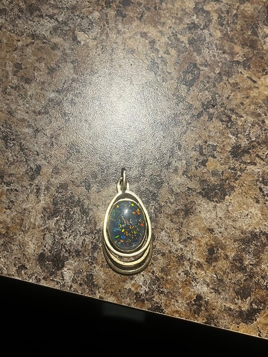 14k gold Opal Pendant 9ct