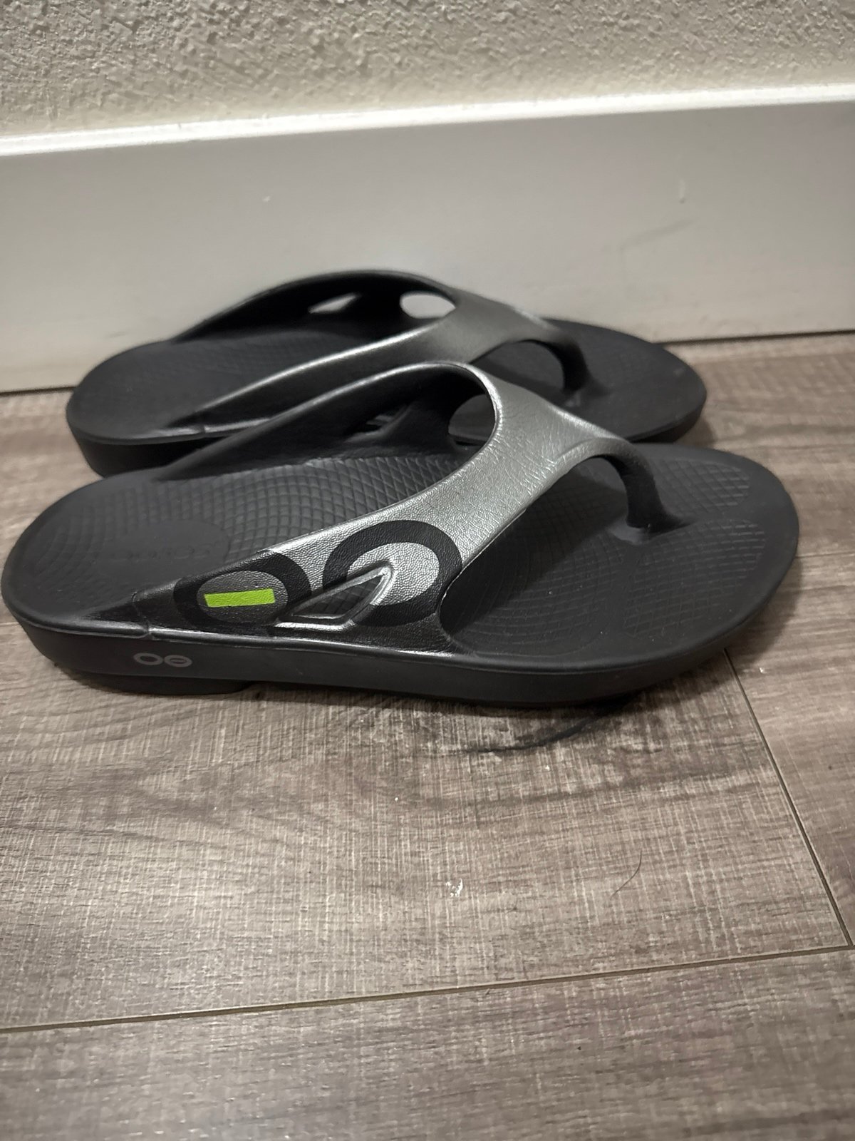 OOFOS sandals unisex
