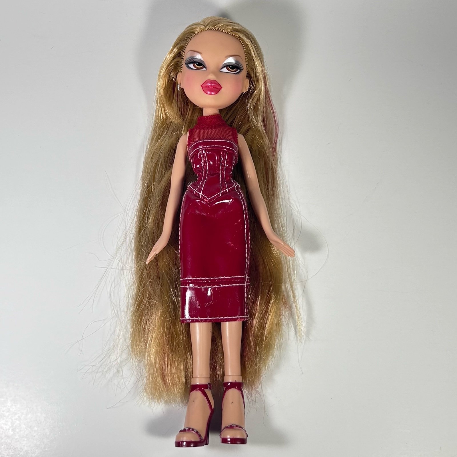 9.75” 2008 MGA Entertainment Bratz Magic Hair Color Leah Doll - READ DESC.