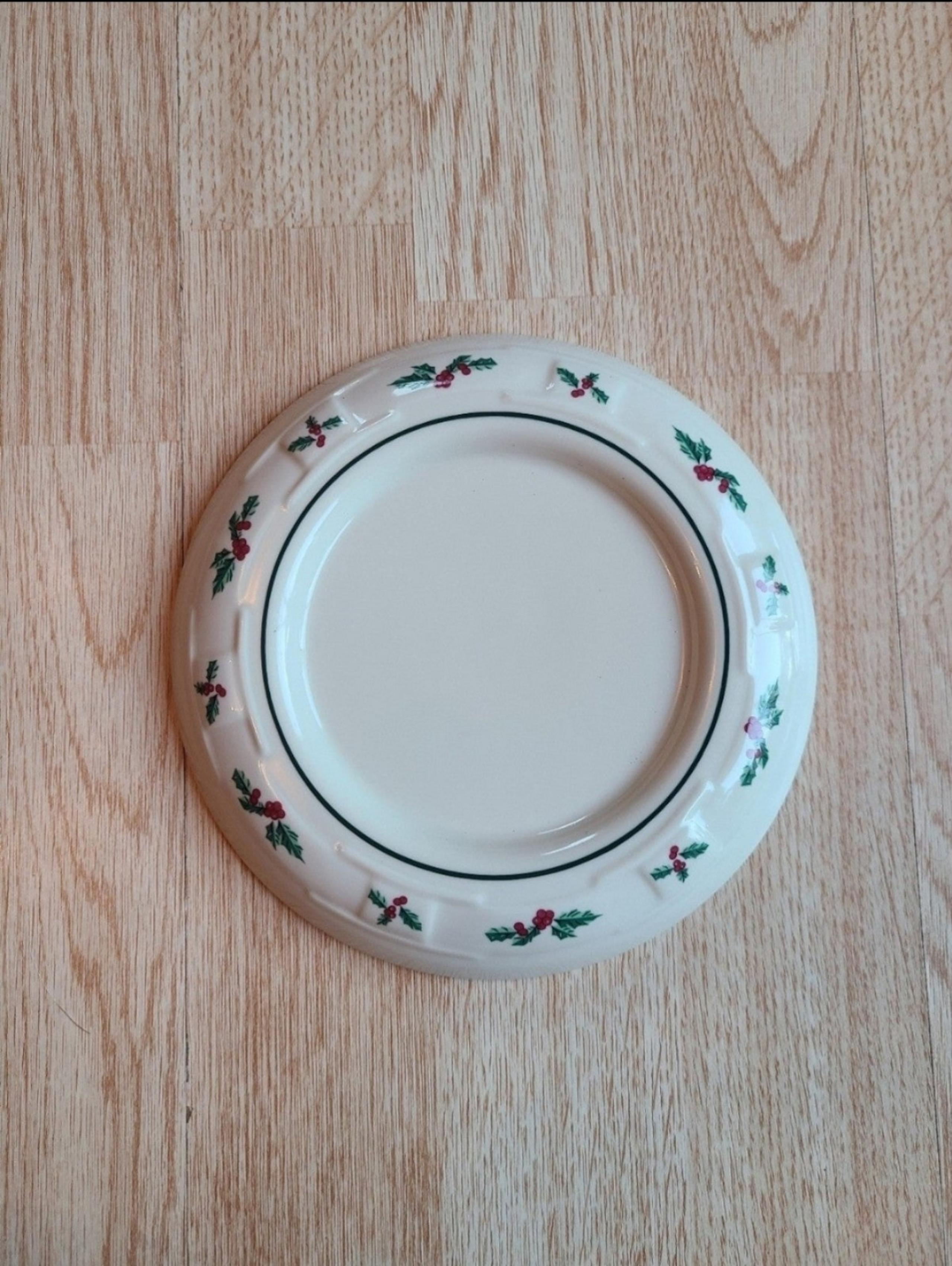 Longaberger Holiday Holly Pottery Base Trivet