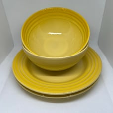 Le Creuset soliel bundle (set of 4) 2 snack bowls & 2 appetizer plates