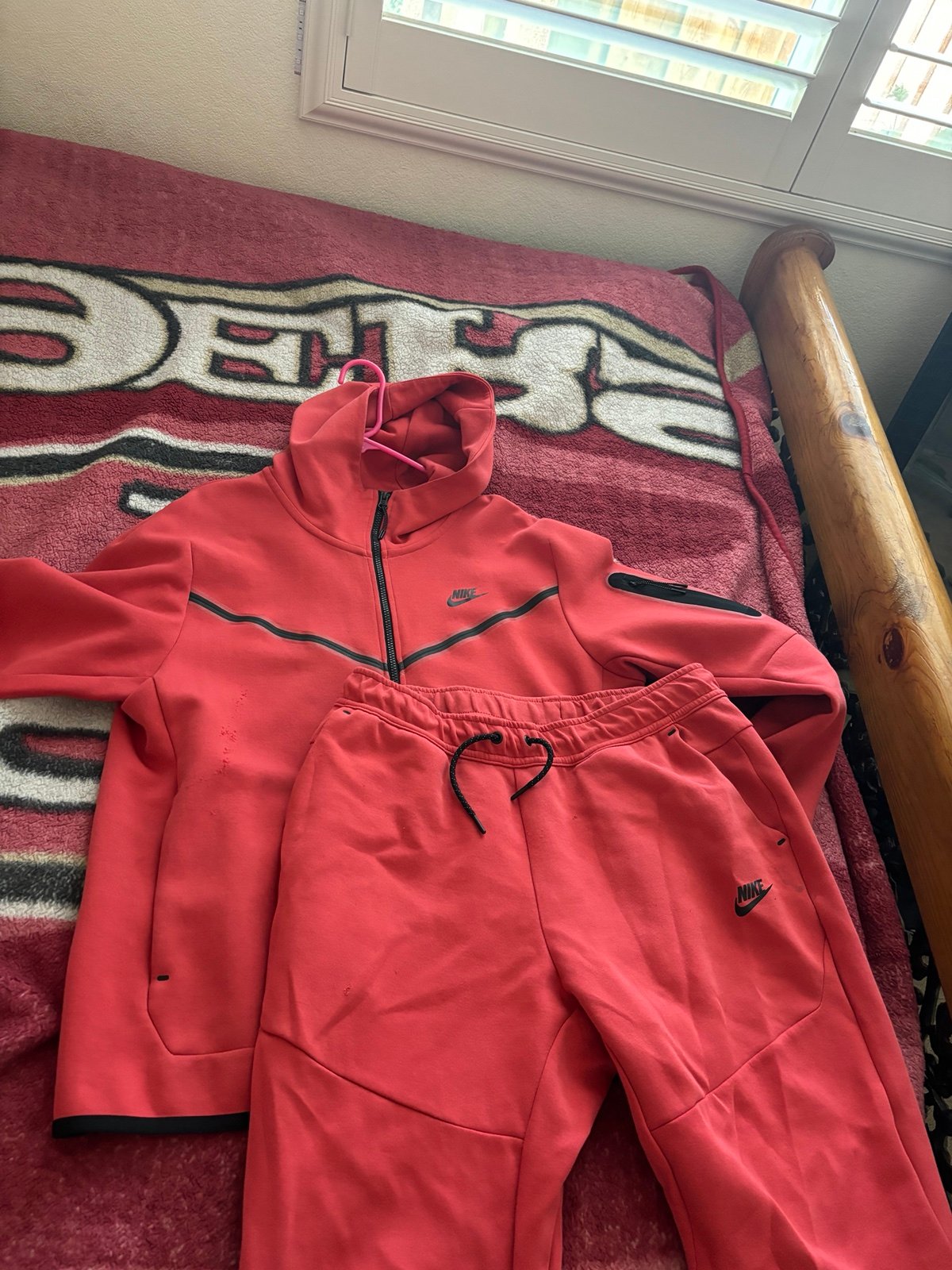 Nike Tech Fleece Set “Lobster Red/Black”