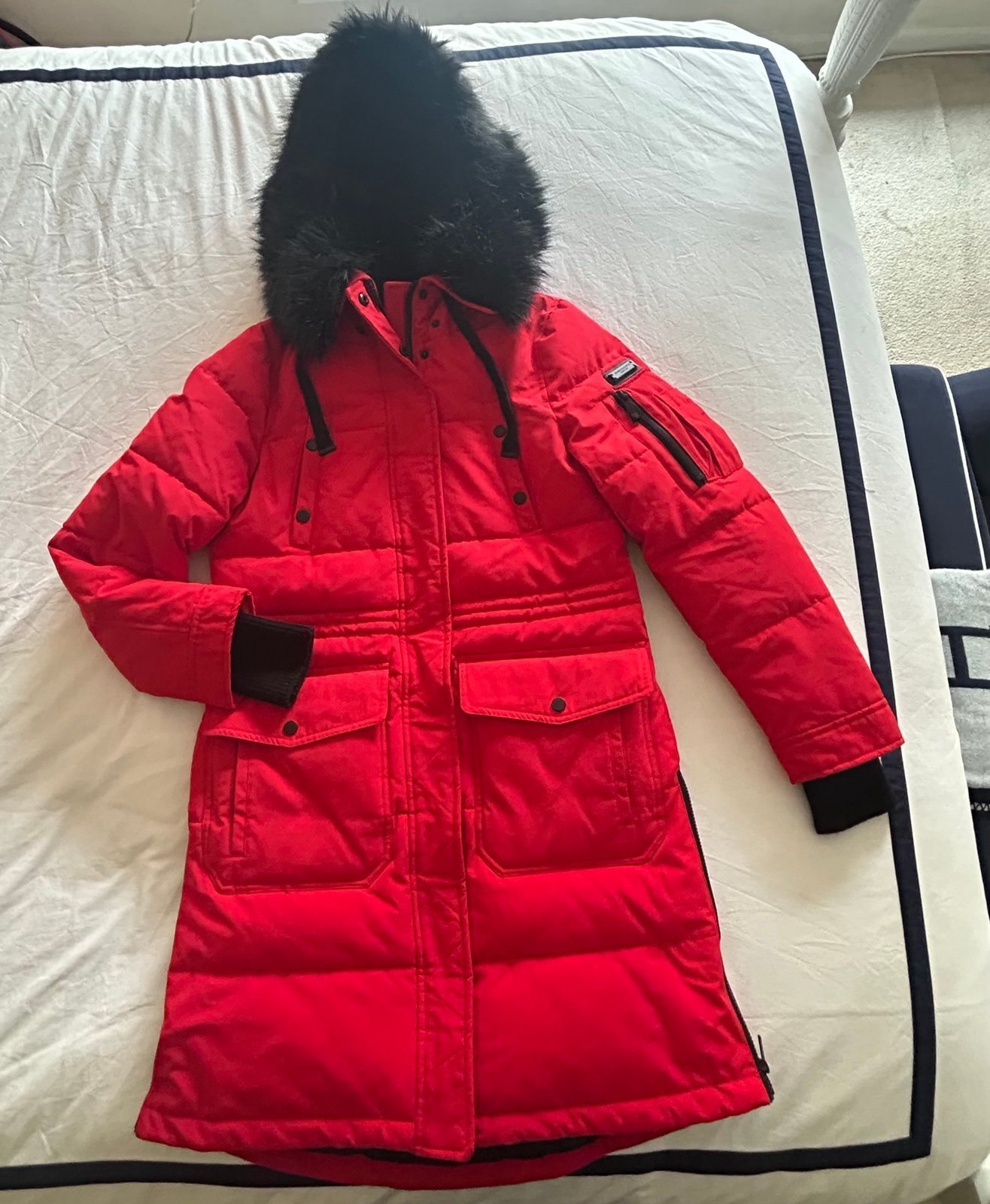 BCBGMAXAZRIA Women's Down Parka with removable fur hood Red NWOT size small