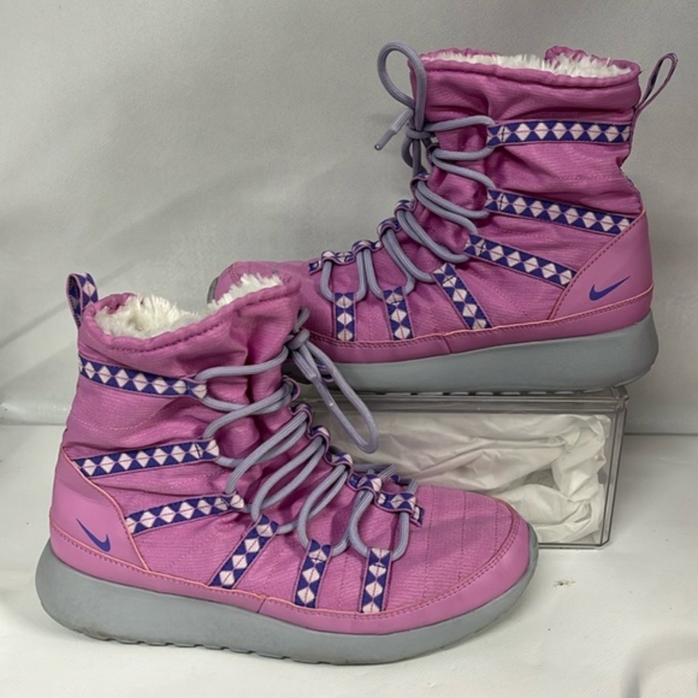 Nike Youth SZ 6 Fur Lined Pink Lace Up Boots