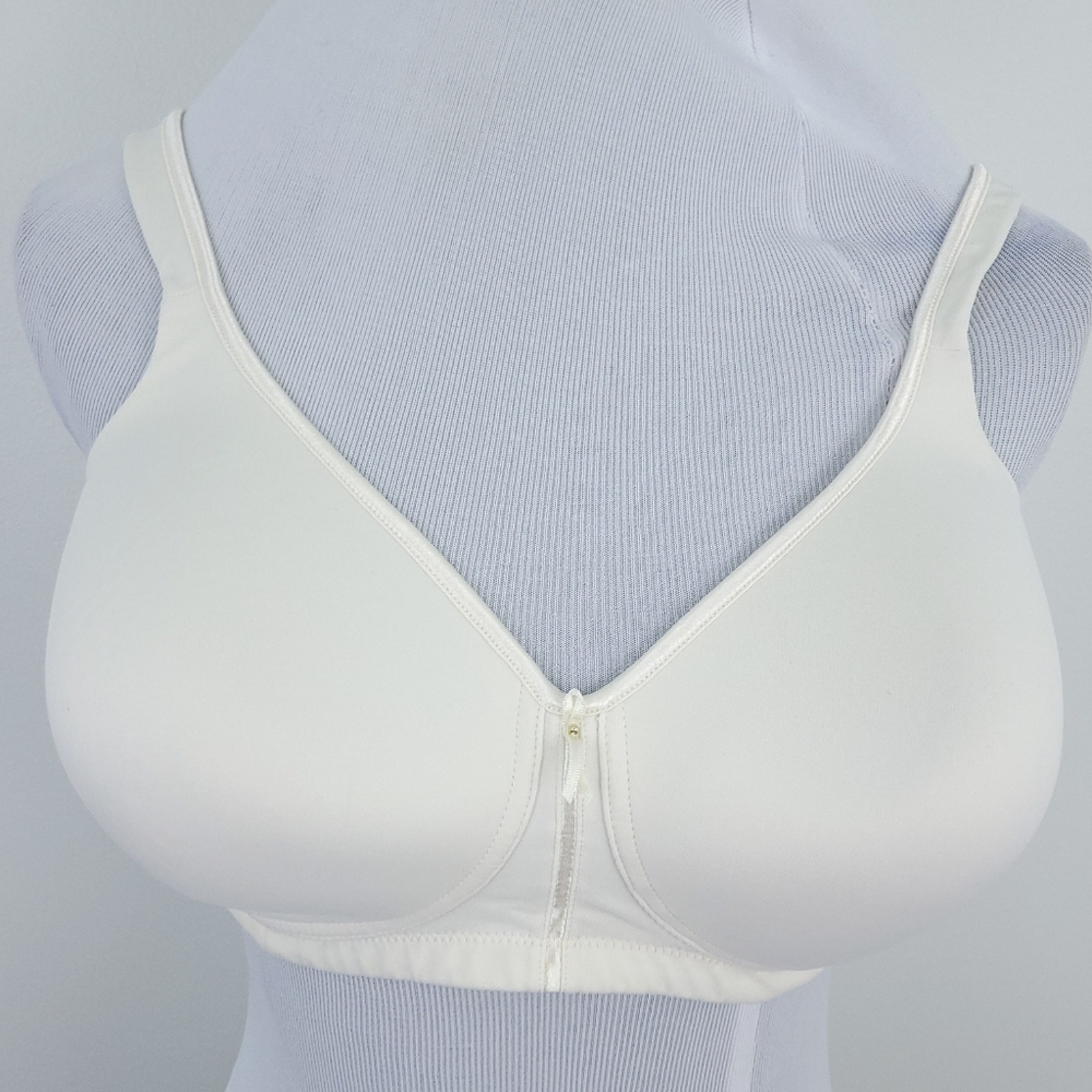 Vanity Fair Body Care Wireless Bra 72335 Size 40D Cream Wirefree Back Closure