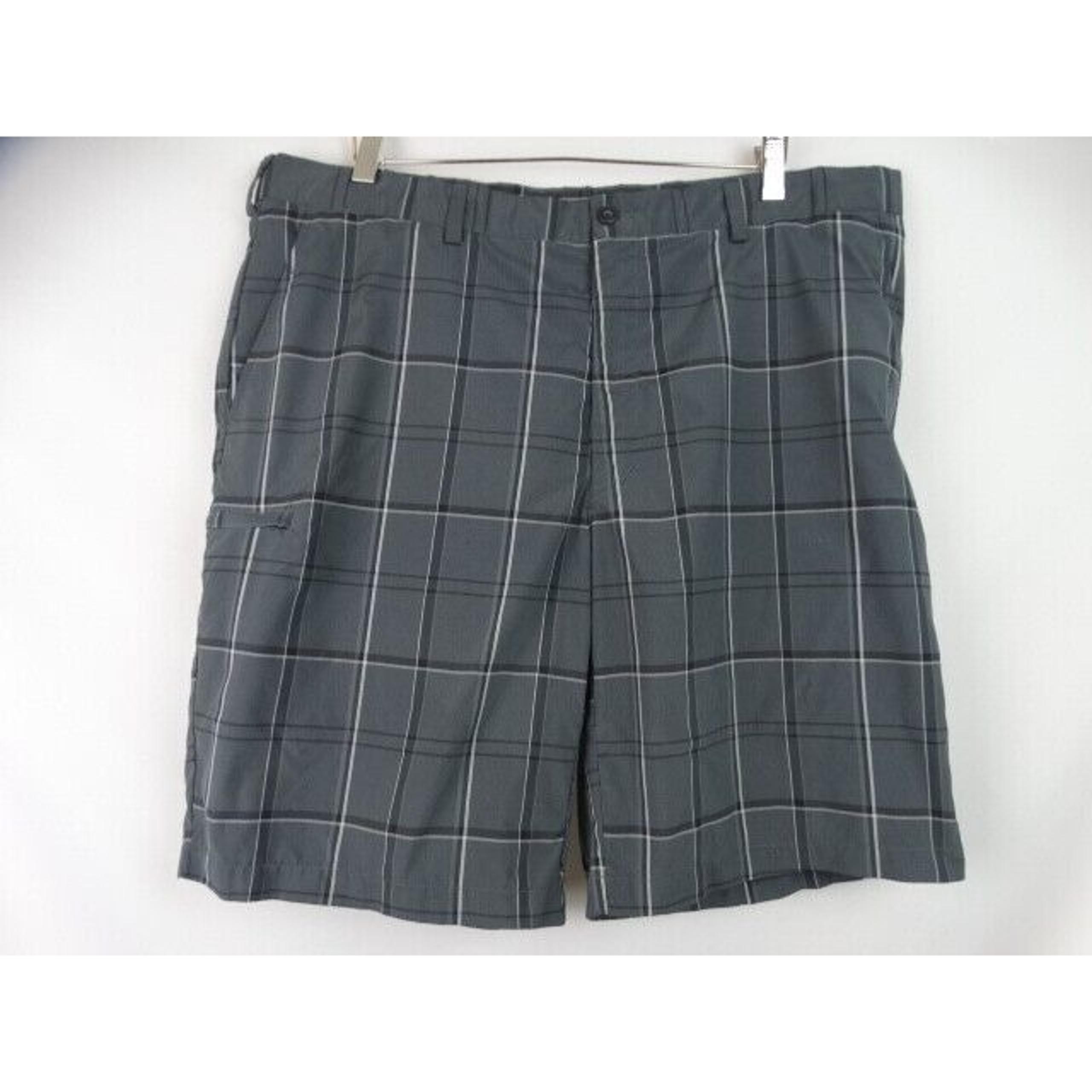 Grand Slam Men's Shorts Size 40 Gray Plaid Casual Flat Front Golf Shorts