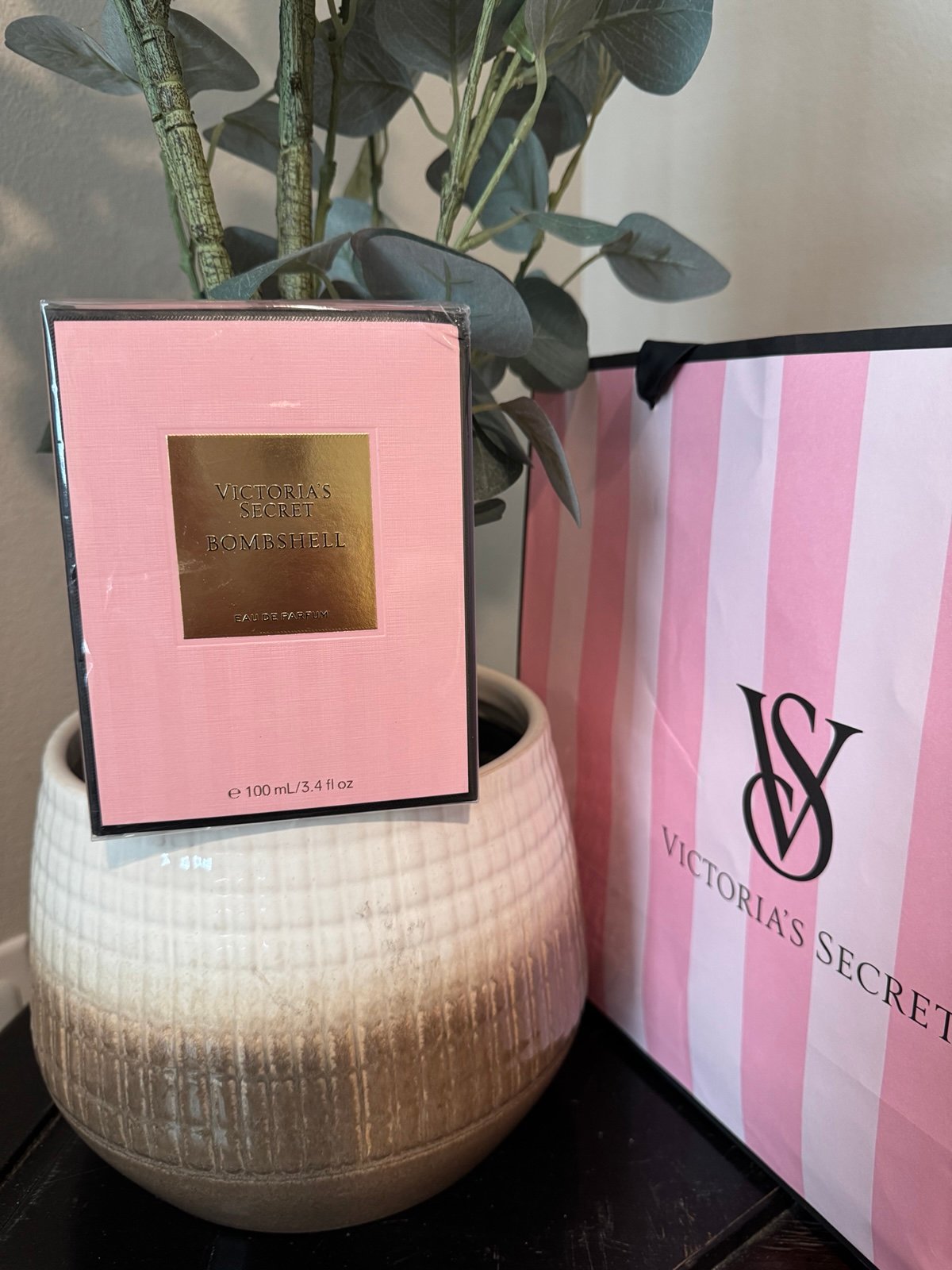 Bombshell perfume, 3.4 oz