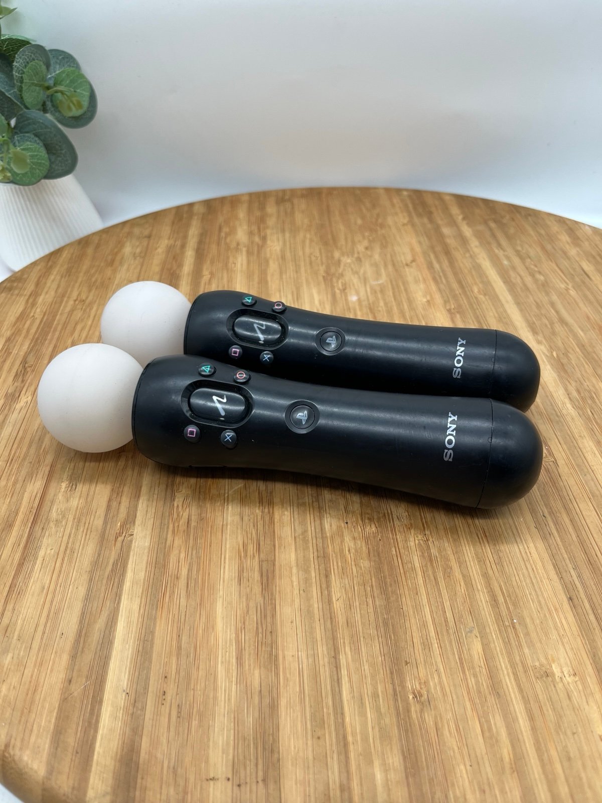 2 x Sony PlayStation Move Motion Controller PS3. Used. Good condition. Please s