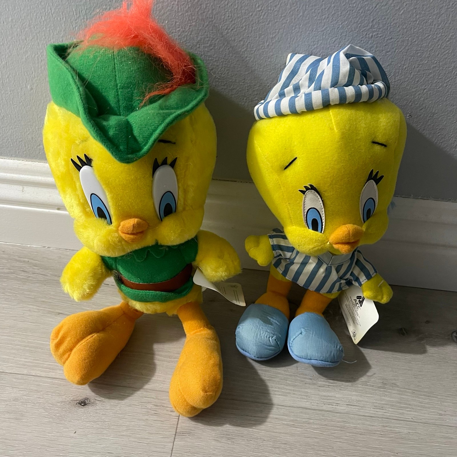 Vintage 90s Looney Tunes Tweety Bird Plush Robin Hood 19" Warner Bros Stuffed
