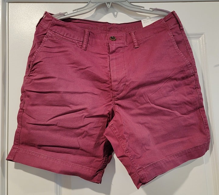 *Size 33* American Eagle Men's Classic 8 Short - Brand New with tags! LAST ONE