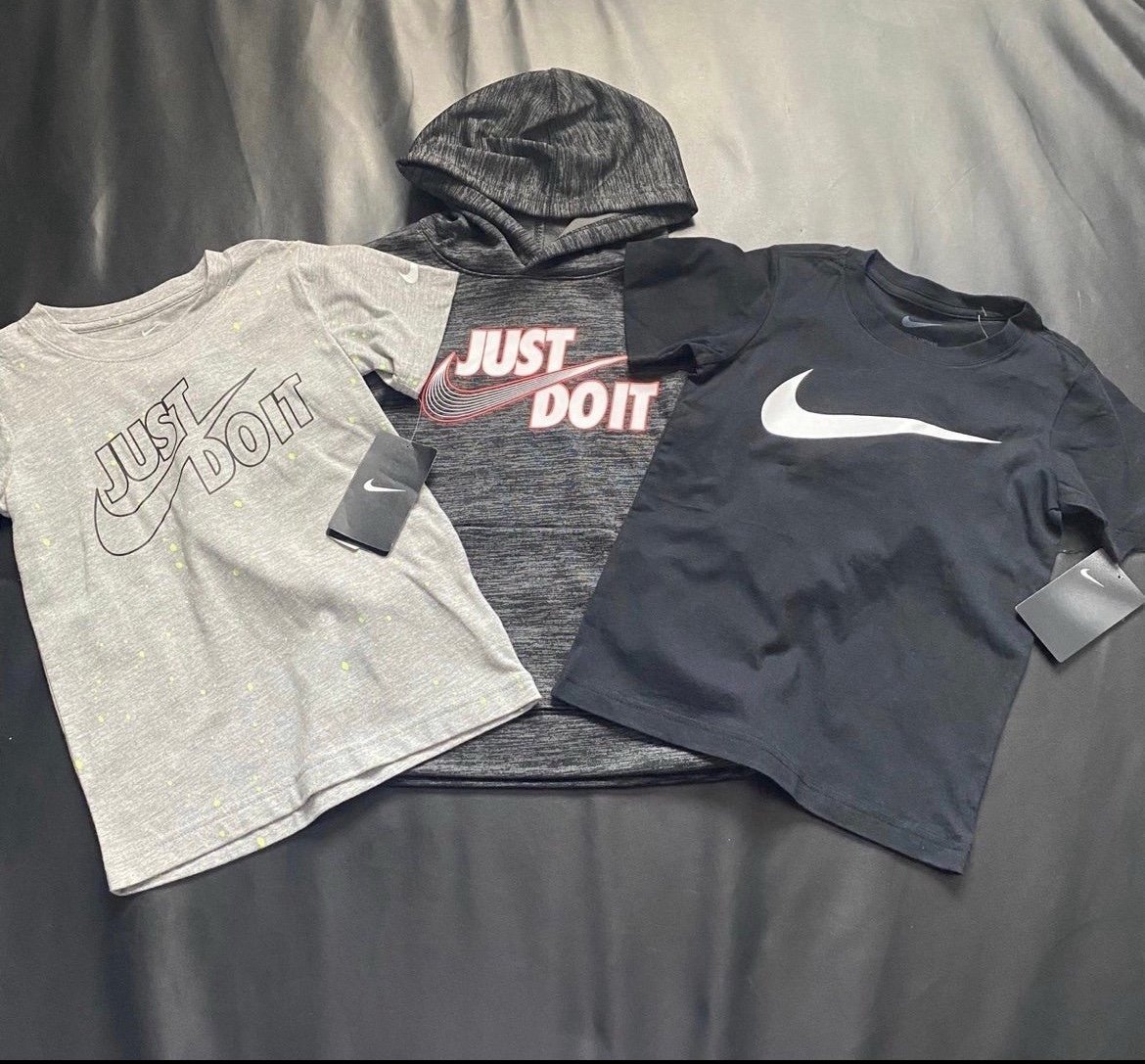 NWT Nike hoodie & tees bundle boys size 6