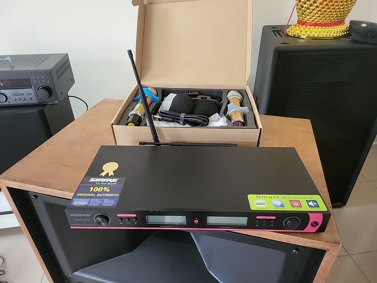 Shure UGX1011 Receiver and Microphone Professional KARAOKE