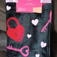 NWT JUICY COUTURE LOCK&KEY VALENTINE BLANKET! PINK,RED,BLACK