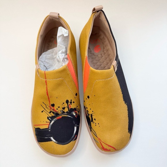 UIN Women’s Size 9 Yellow and Black Slip-On Shoes Earphone