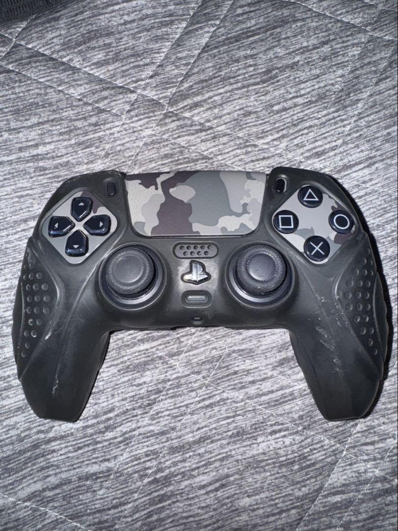 Camouflage PS5 controller
